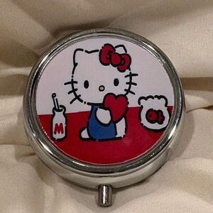 Hello Kitty Love Travel Pill Box 3 Compartment Medicine Pill Case NEW